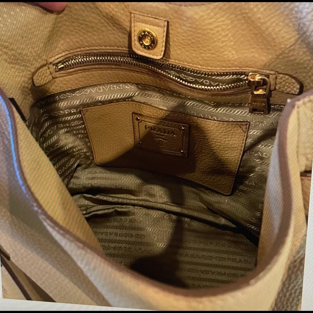 Prada Daino shoulder bag 100% authentic nude/camel - Picture 4 of 16